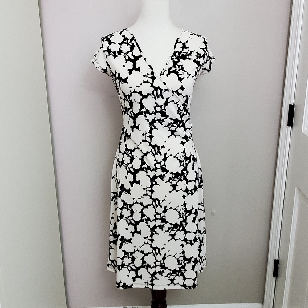๐ฅ3/$25๐ฅ Rena Rowan Floral Dress - Picture 2 of 9